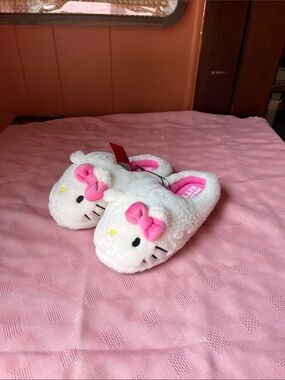 Hello Kitty White Plush Slippers with Pink Bows